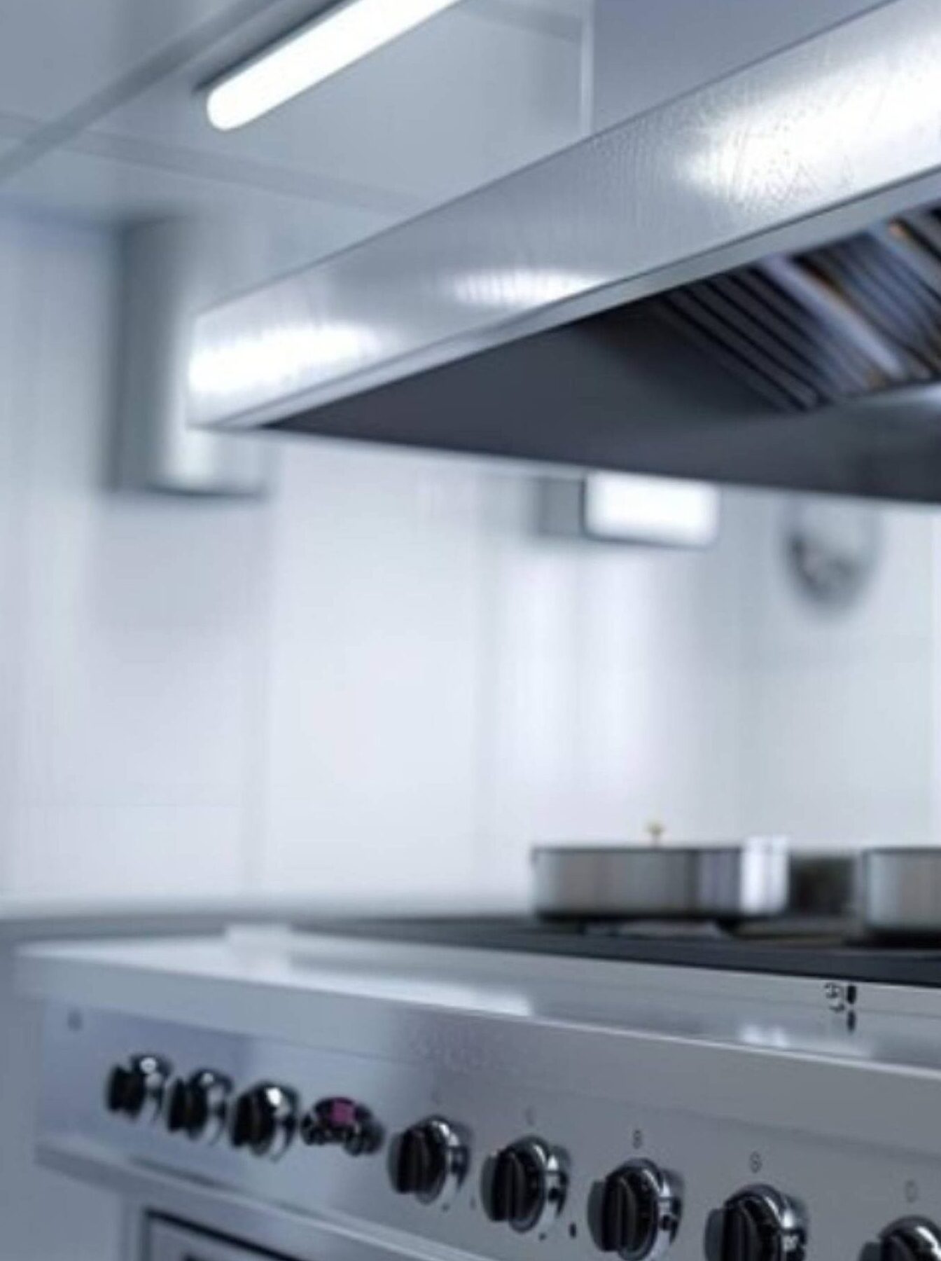 Laudo técnico para sistema de exaustão de cozinhas, vistoria para adequação normativa, inspeção de segurança, manutenção preventiva, emissão de ART para restaurantes e empresas. Sousa e Pussi Engenharia.